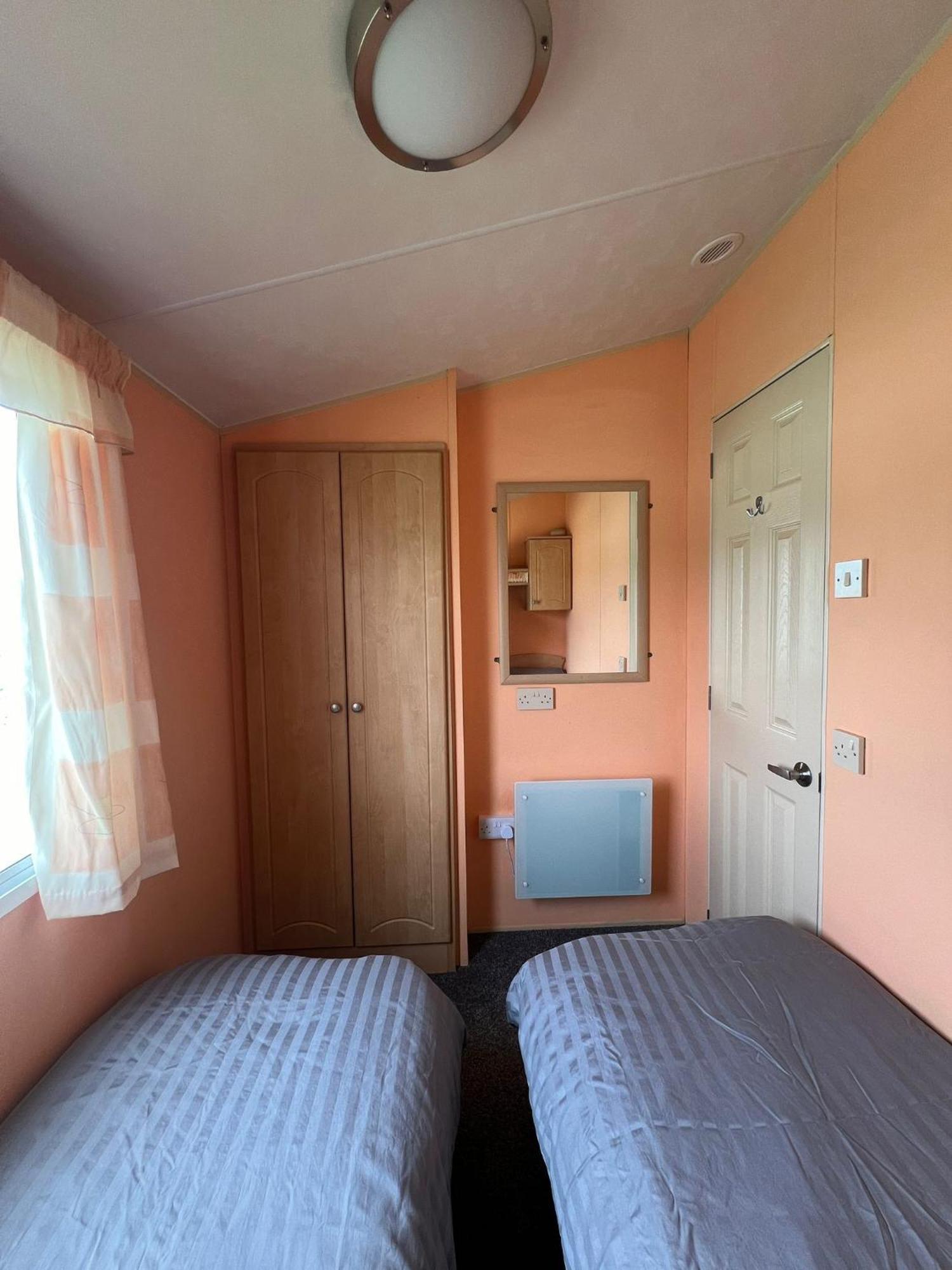 Light And Airy 2 Bedroom Mobile Home อาเบอรีสวิท ภายนอก รูปภาพ