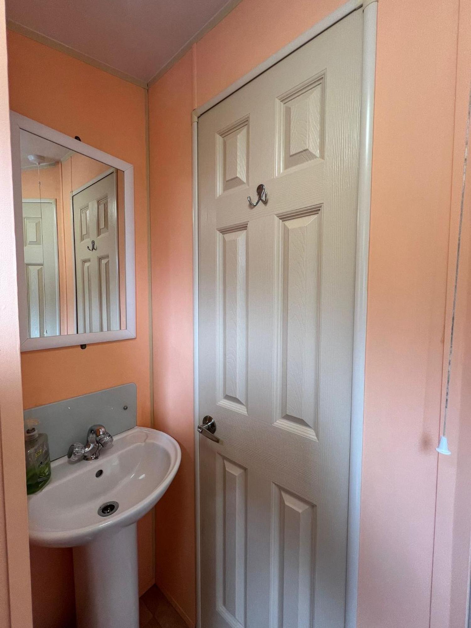 Light And Airy 2 Bedroom Mobile Home อาเบอรีสวิท ภายนอก รูปภาพ